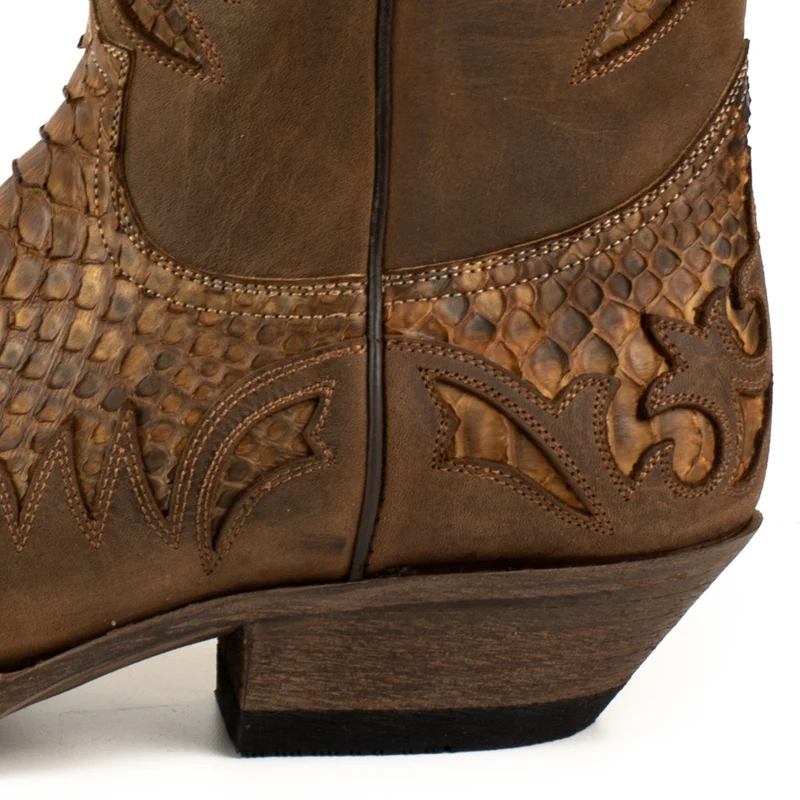 Handgefertigte Westernstiefel CowboyStiefel für Herren aus geöltem Terrabraun-Leder 2567