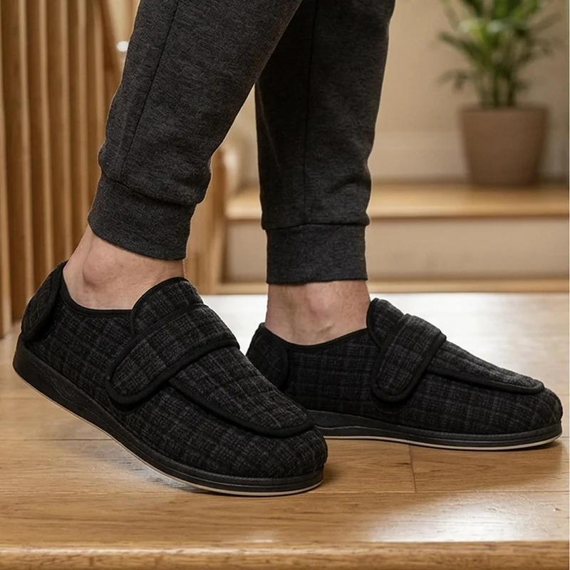 Wide Fit Dual Touch Fasten Slippers - QING40030 / 326 483 - Black