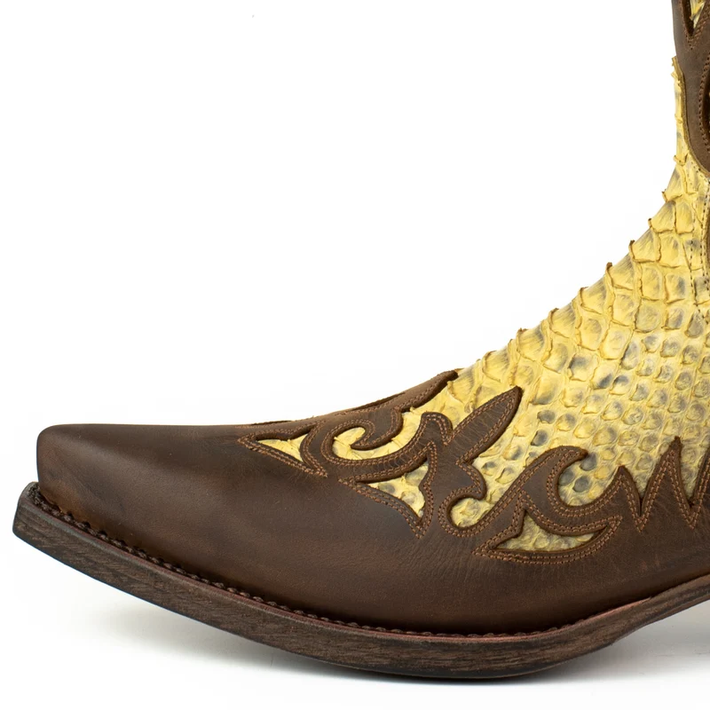 Handgefertigte Westernstiefel CowboyStiefel für Herren aus braunem und gelbem geöltem Leder 2567 Texanas