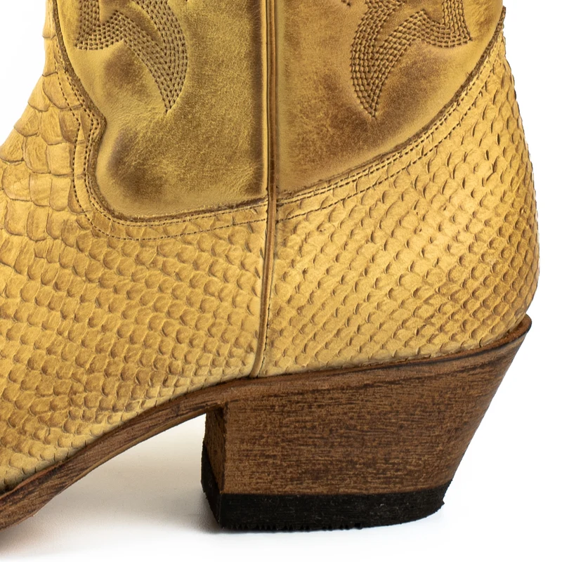 Handgefertigte Westernstiefel CowboyStiefel für Damen aus gelbem Leder 2524
