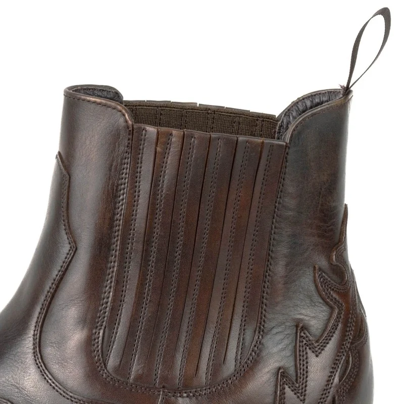 Handgefertigte Herrenstiefel oder Stiefeletten aus edlem braunem Leder von Urban 21 Texanas