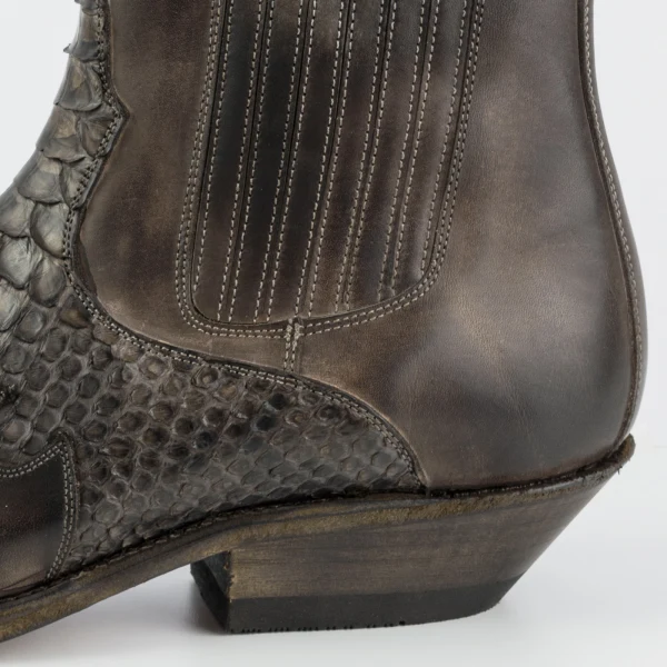 Handgefertigte Cowboystiefel oder Stiefeletten für Damen und Herren Dunkelbraun Urban und Exotic 2500