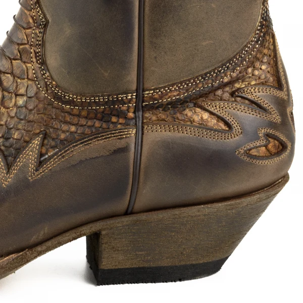Handgefertigte Herren-Cowboystiefel oder Stiefeletten aus exotischem braunem Leder Terra 12 Texanas