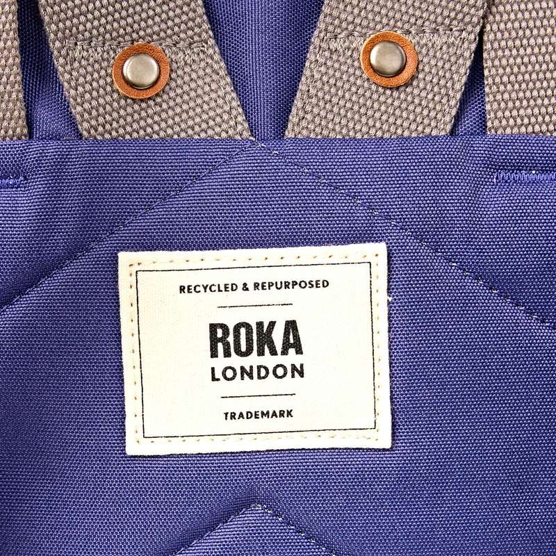 ROKA Finchley Eine mittelgroße Tasche aus recyceltem Canvas von Oceana