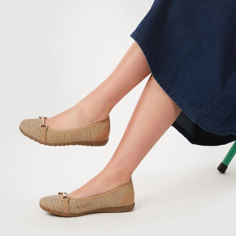 Buckle-Detailed Lightweight Pumps - WBINS41011 / 327 201 - Sand