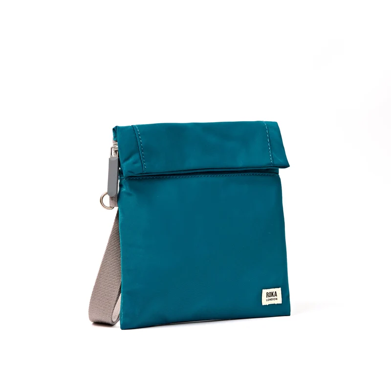 ROKA Stratford Kleine Tasche aus recyceltem Nylon | Nordsee