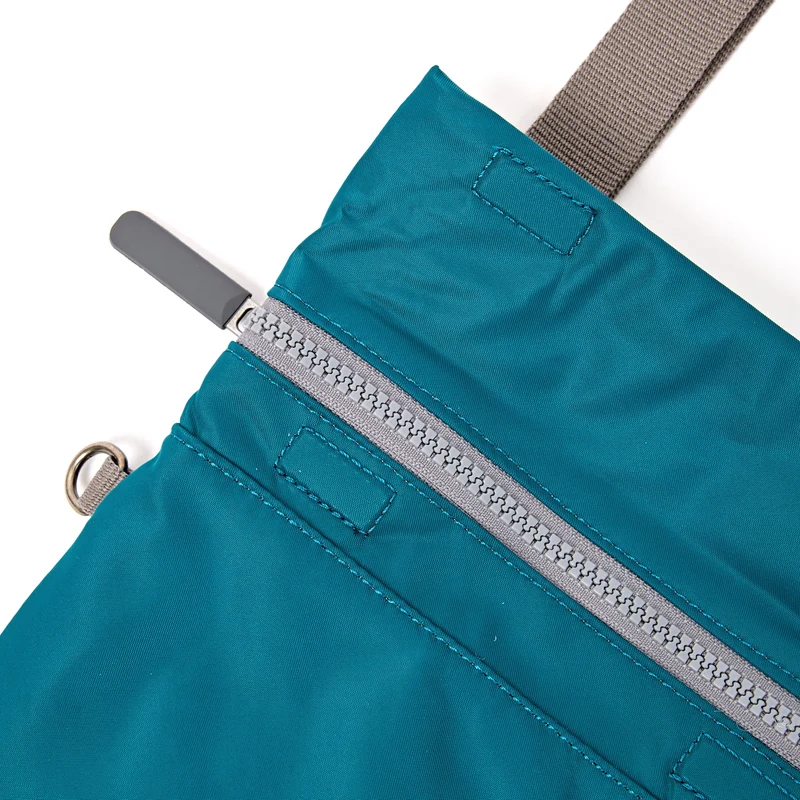 ROKA Stratford Kleine Tasche aus recyceltem Nylon | Nordsee