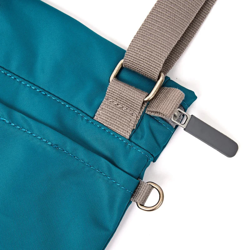 ROKA Stratford Kleine Tasche aus recyceltem Nylon | Nordsee
