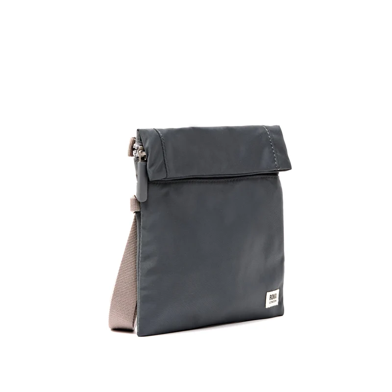 ROKA Stratford Kleine Tasche aus recyceltem Nylon | Beluga