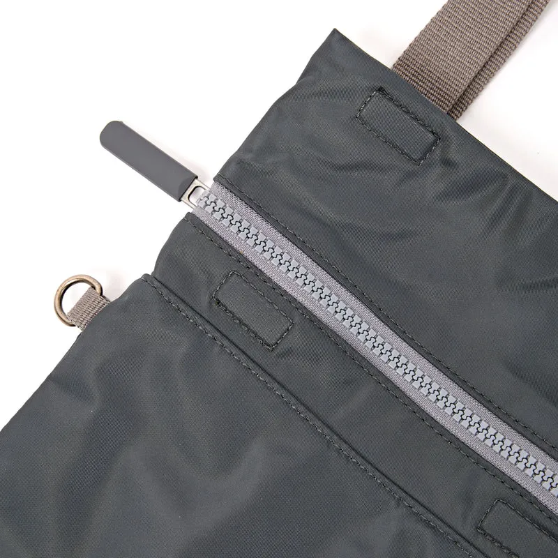 ROKA Stratford Kleine Tasche aus recyceltem Nylon | Beluga
