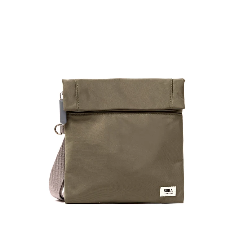 ROKA Stratford Kleine Tasche aus recyceltem Nylon | Armee