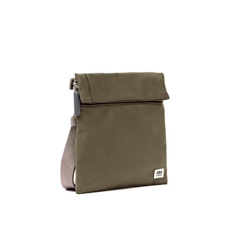 ROKA Stratford Kleine Tasche aus recyceltem Nylon | Armee