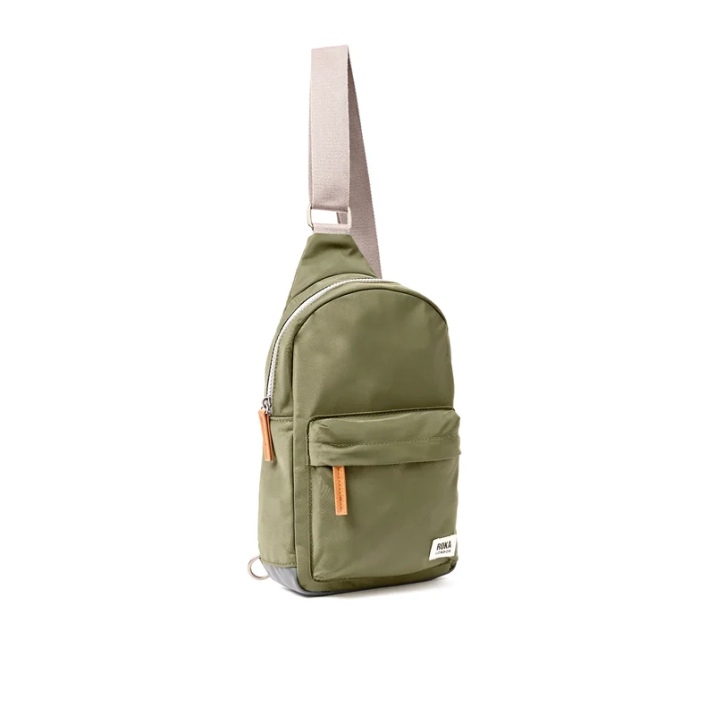 ROKA Willesden Große Tasche aus recyceltem Nylon | Chive