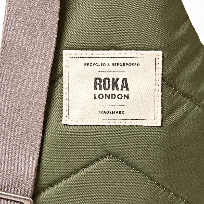 ROKA Willesden Große Tasche aus recyceltem Nylon | Chive