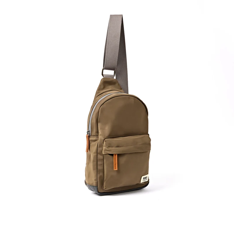 ROKA Willesden Große Tasche aus recyceltem Nylon | Armee
