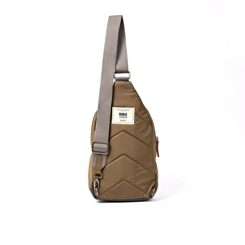 ROKA Willesden Große Tasche aus recyceltem Nylon | Armee