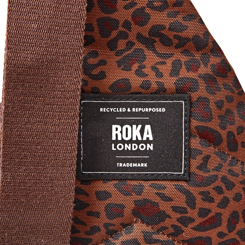 ROKA Willesden B Mini Leopard Große Tasche aus recyceltem Canvas