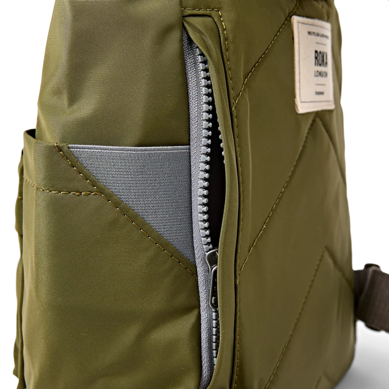 ROKA Canfield B Chive Kleine Tasche aus recyceltem Nylon