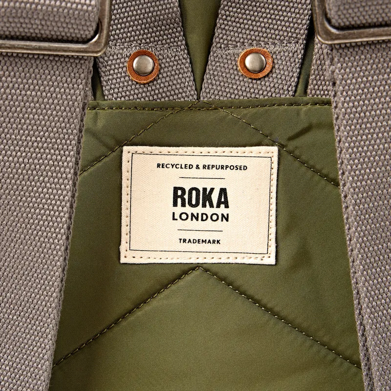 ROKA Canfield B Chive Kleine Tasche aus recyceltem Nylon
