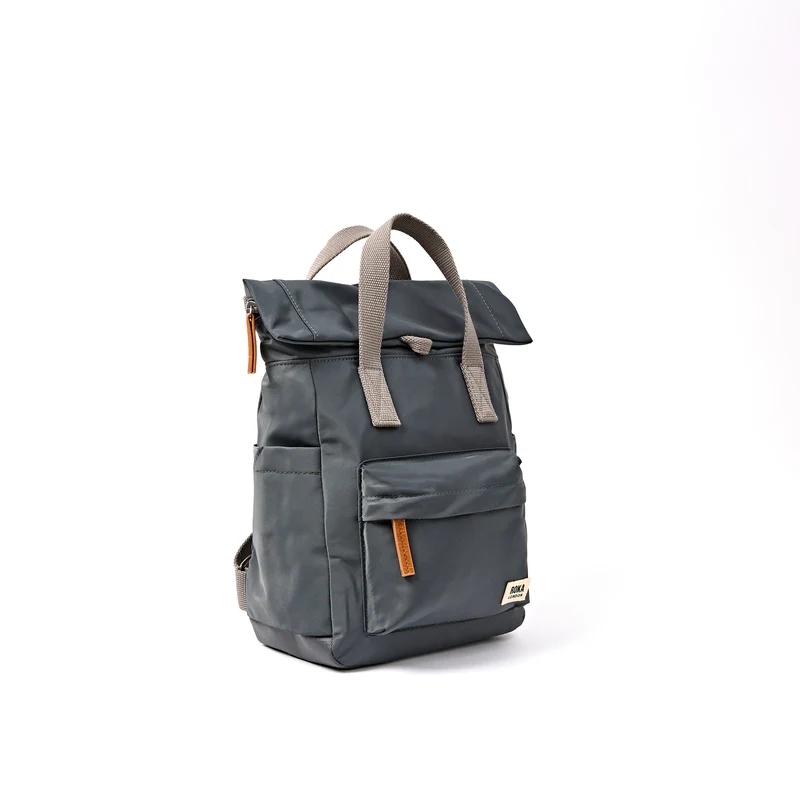 ROKA Canfield B Beluga Kleine Tasche aus recyceltem Nylon