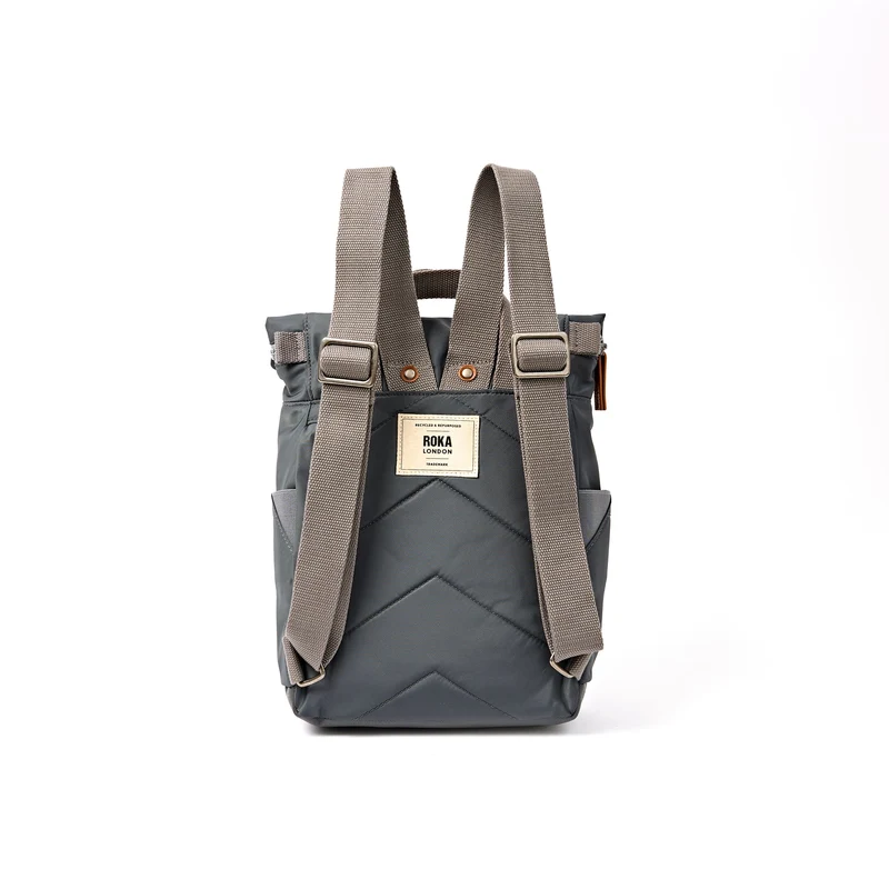 ROKA Canfield B Beluga Kleine Tasche aus recyceltem Nylon