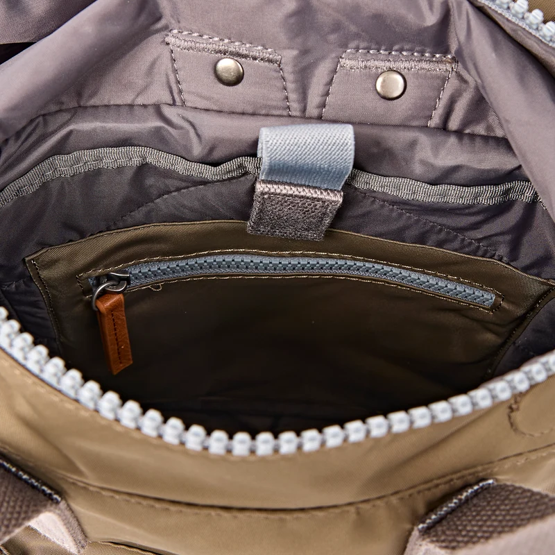 ROKA Canfield Kleine Tasche aus recyceltem Nylon der US-Armee