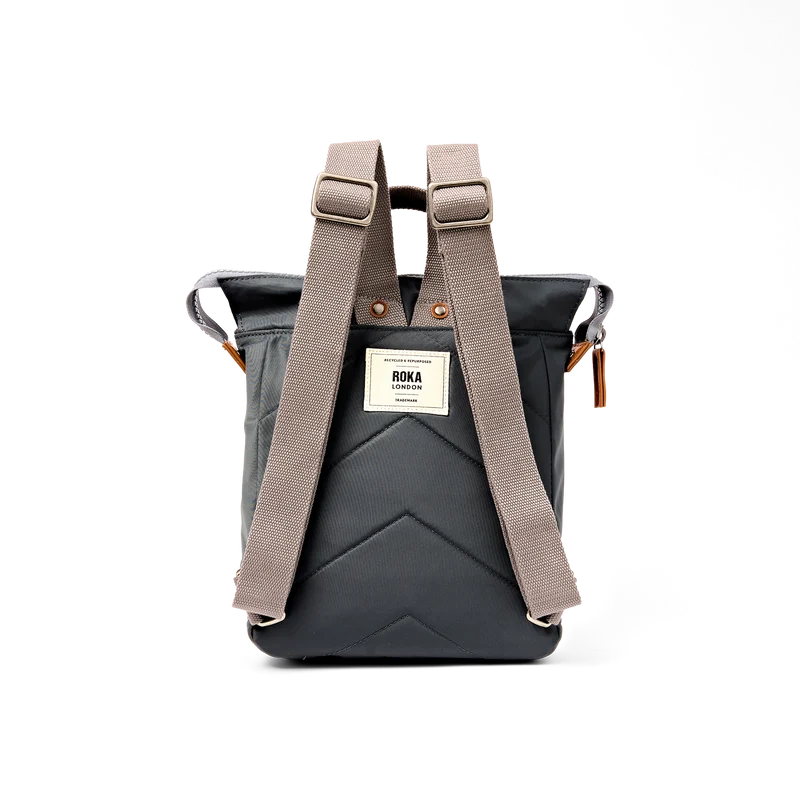 ROKA Bantry B Beluga Kleine Tasche aus recyceltem Nylon