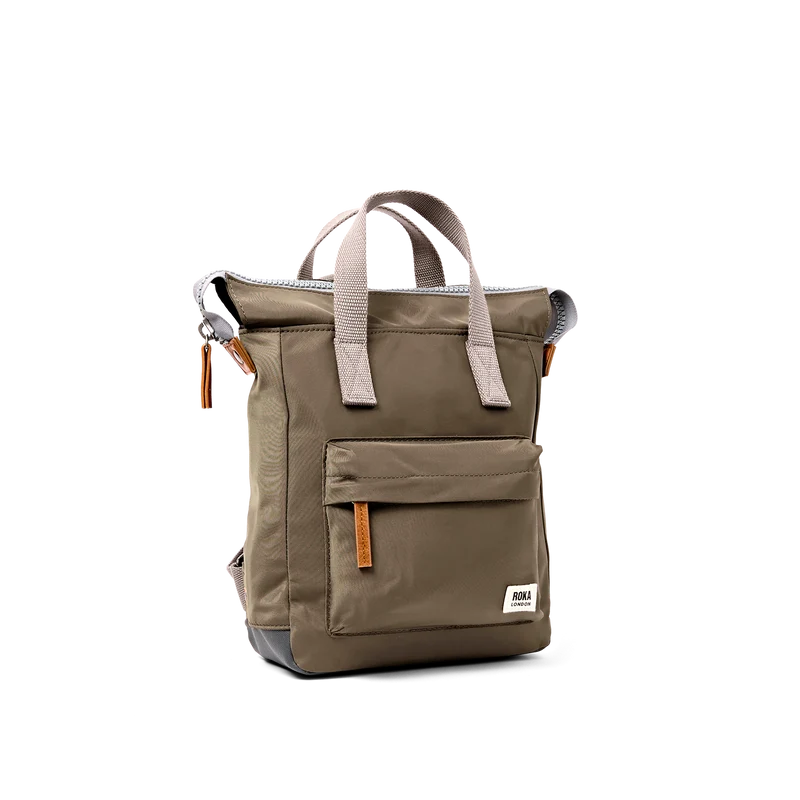 ROKA Bantry Kleine Tasche aus recyceltem Nylon, olivgrün