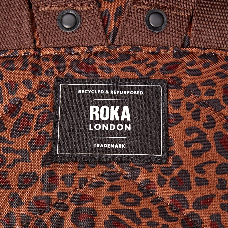 ROKA Bantry B Mini Leopard Kleine Tasche aus recyceltem Canvas