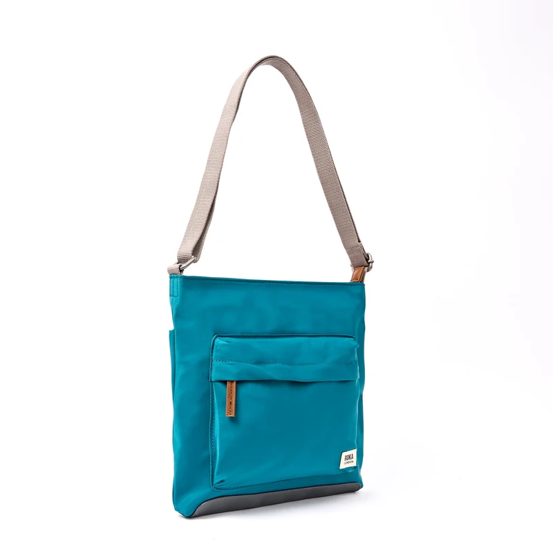 ROKA Kennington B Medium Tasche aus recyceltem Nylon | Nordsee