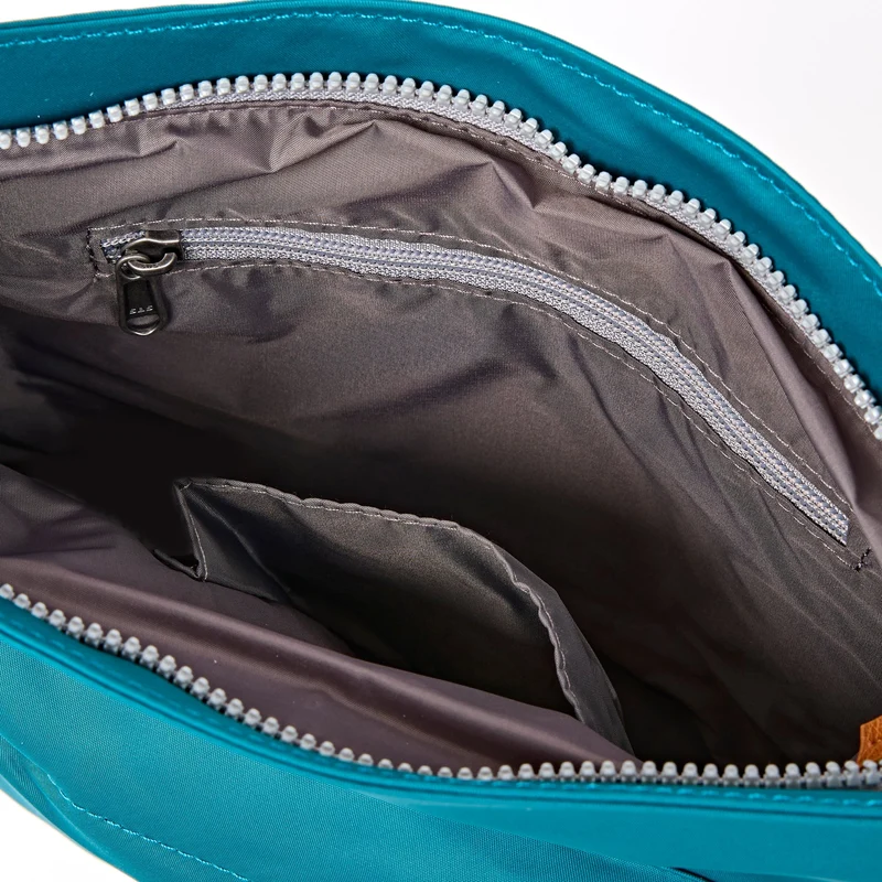 ROKA Kennington B Medium Tasche aus recyceltem Nylon | Nordsee