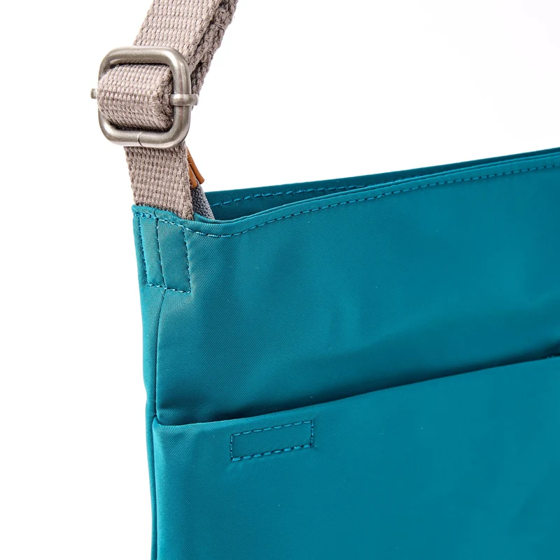 ROKA Kennington B Medium Tasche aus recyceltem Nylon | Nordsee