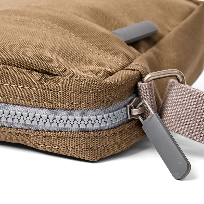 ROKA Bond Sea Spray Tasche aus recyceltem Canvas