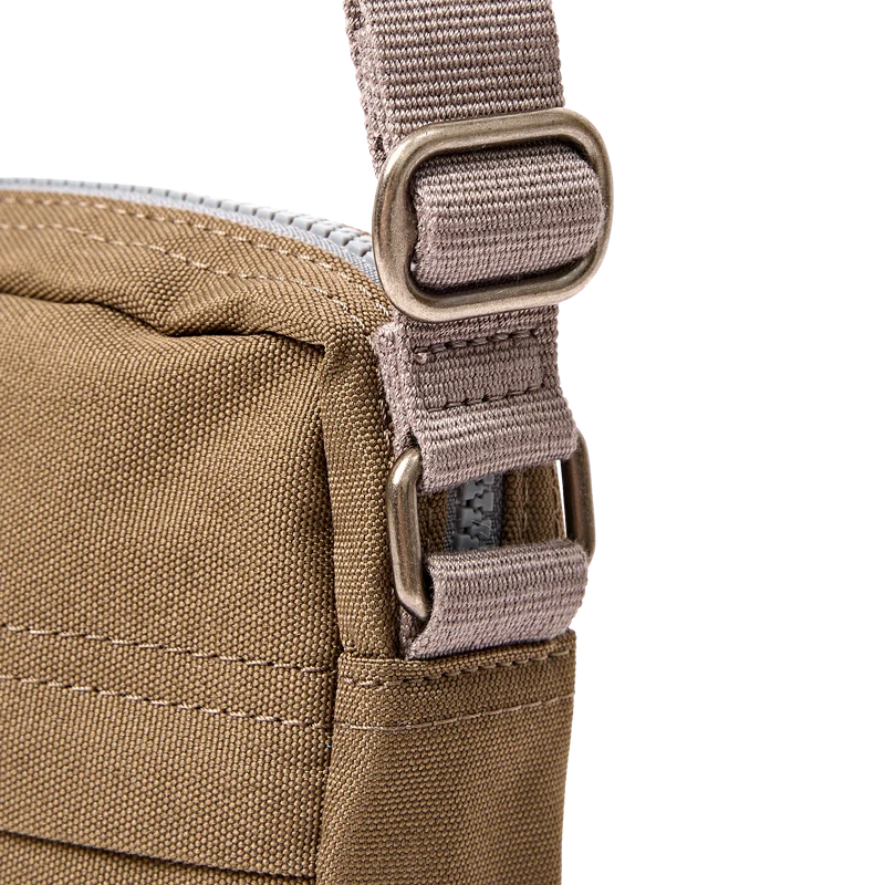 ROKA Bond Sea Spray Tasche aus recyceltem Canvas