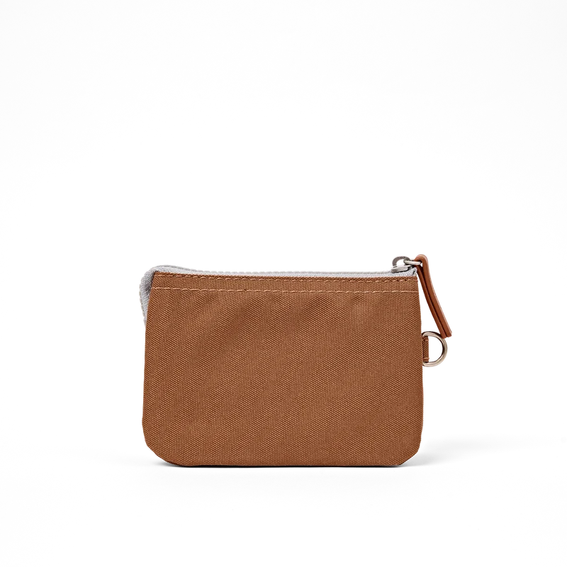 ROKA Carnaby Kleine Handtasche aus recyceltem Canvas, Zimtfarben