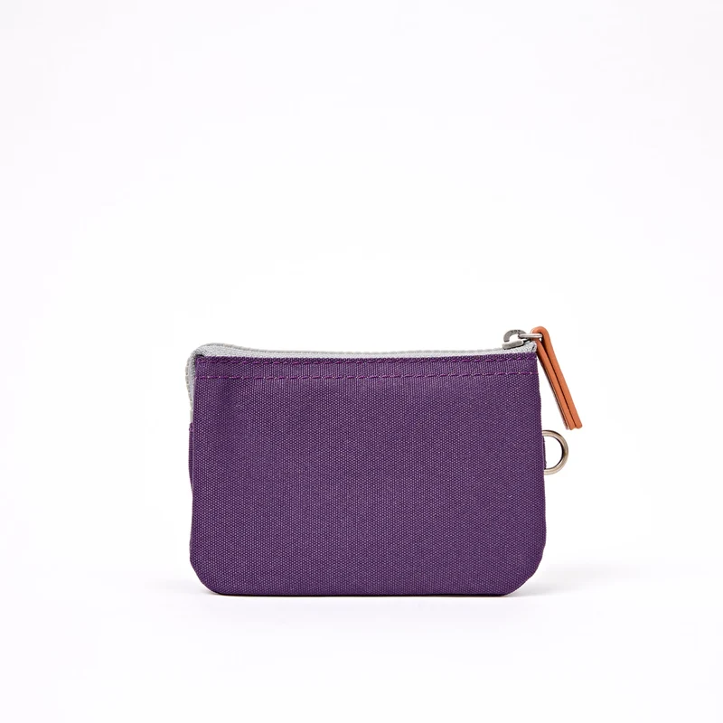 ROKA Carnaby Kleine Handtasche aus recyceltem Canvas in Dunkelviolett
