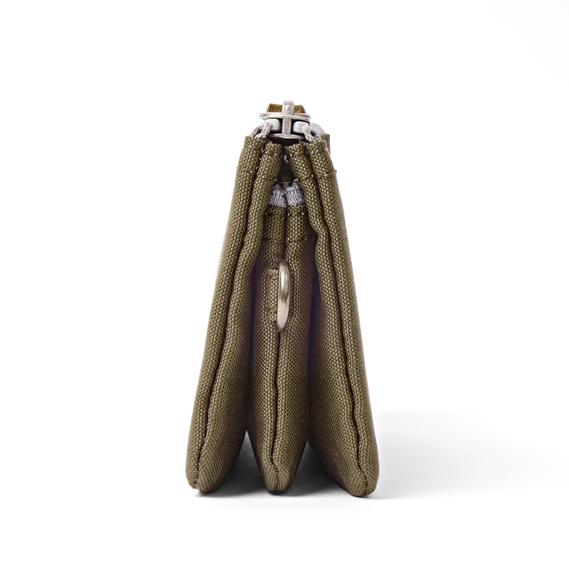 ROKA Carnaby Kleine Geldbörse aus recyceltem Canvas mit dem Aufdruck „Sea Spray“