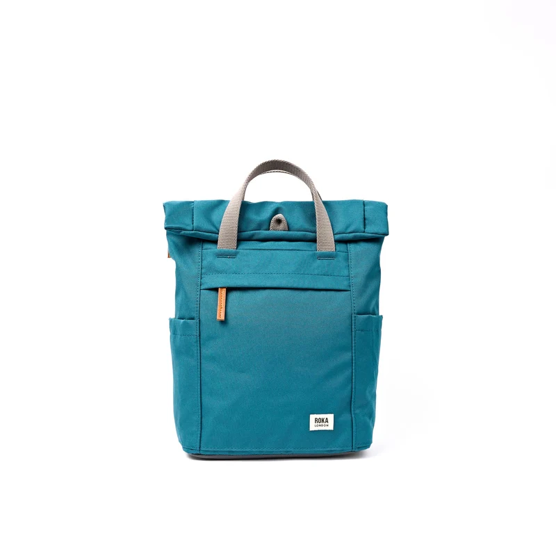 ROKA Finchley Eine kleine, tief türkisfarbene Tasche aus recyceltem Canvas