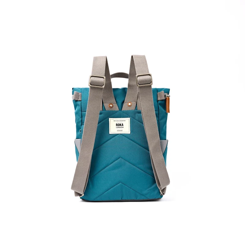 ROKA Finchley Eine kleine, tief türkisfarbene Tasche aus recyceltem Canvas