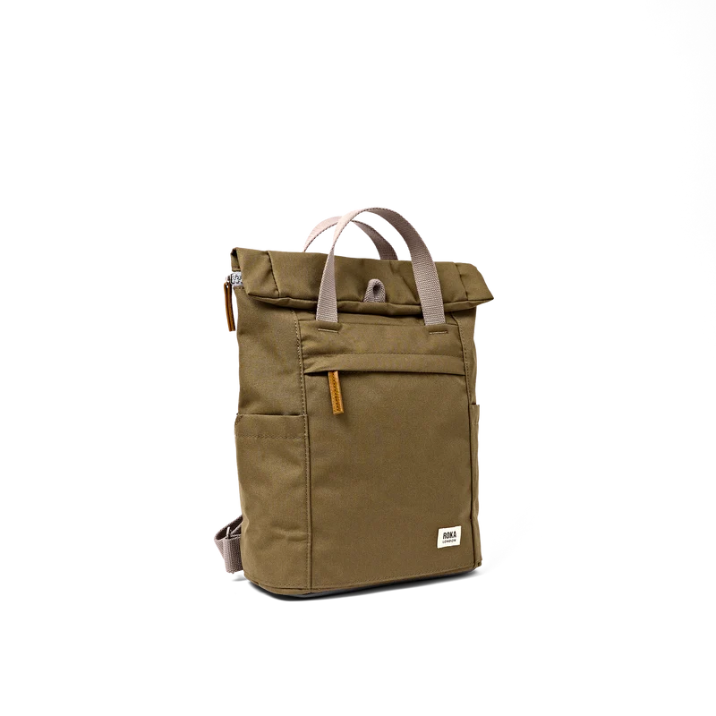 ROKA Finchley Eine kleine Tasche aus recyceltem Segeltuch mit dem Aufdruck „Sea Spray“