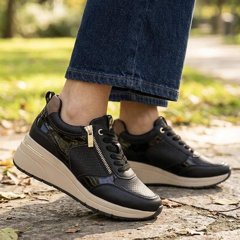 Bellissimo Wide Fit Zip & Lace Trainers - BELWOIL41061 / 329 530 - Black