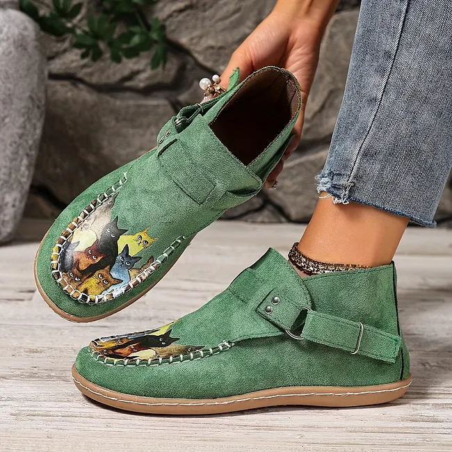 Viktoriy – Flache Stiefeletten mit Katzenmuster Und Schnalle