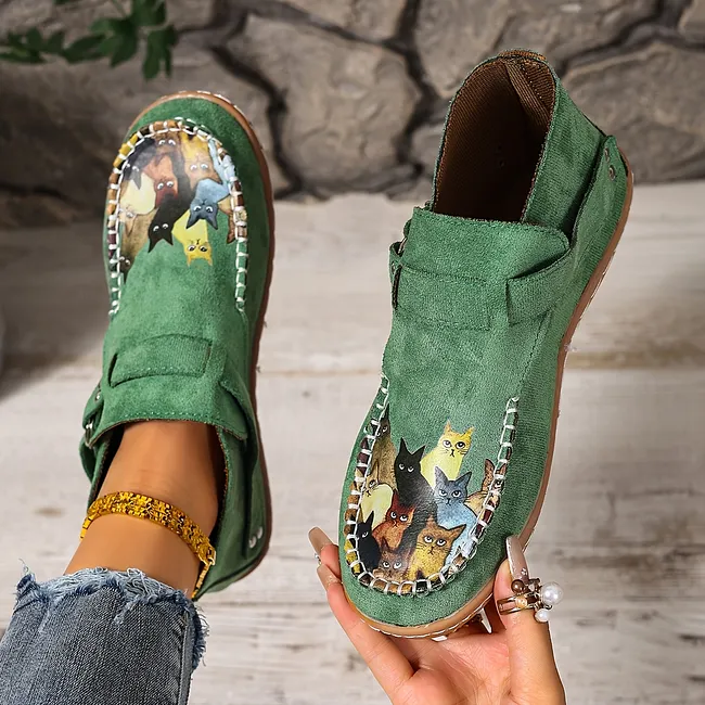 Viktoriy – Flache Stiefeletten mit Katzenmuster Und Schnalle