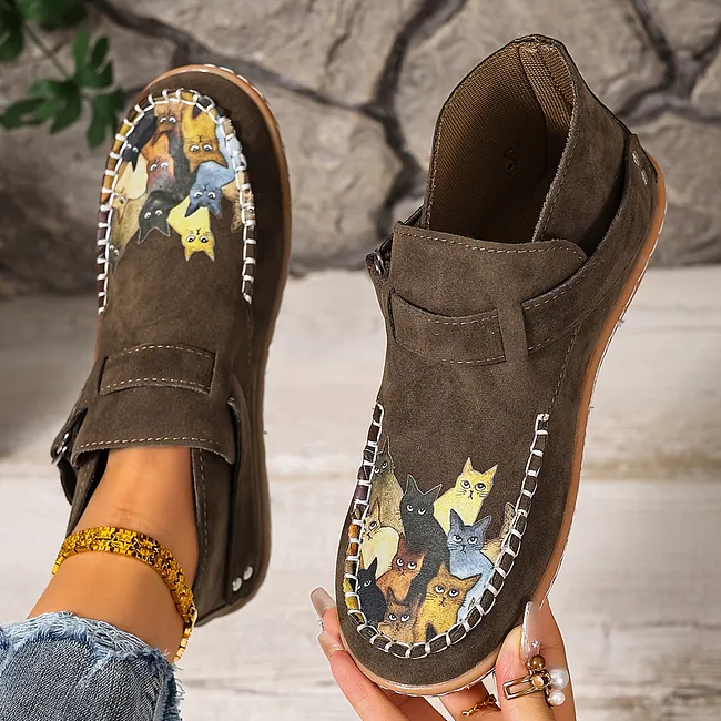 Viktoriy – Flache Stiefeletten mit Katzenmuster Und Schnalle