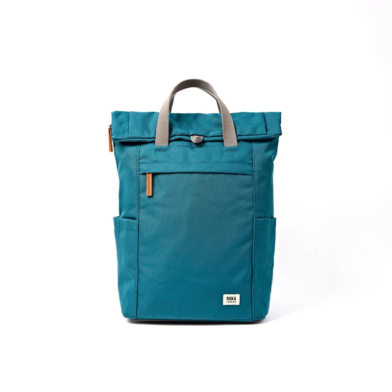 ROKA Finchley Eine mittelgroße Tasche aus recyceltem Canvas in tiefem Türkis