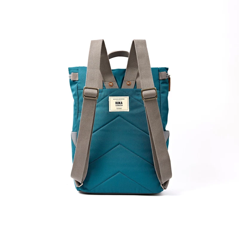 ROKA Finchley Eine mittelgroße Tasche aus recyceltem Canvas in tiefem Türkis