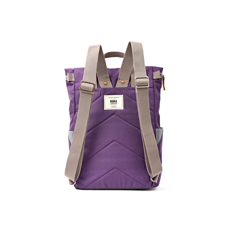 ROKA Finchley Eine mittelgroße Tasche aus recyceltem Canvas in der Farbe Deep Grape.