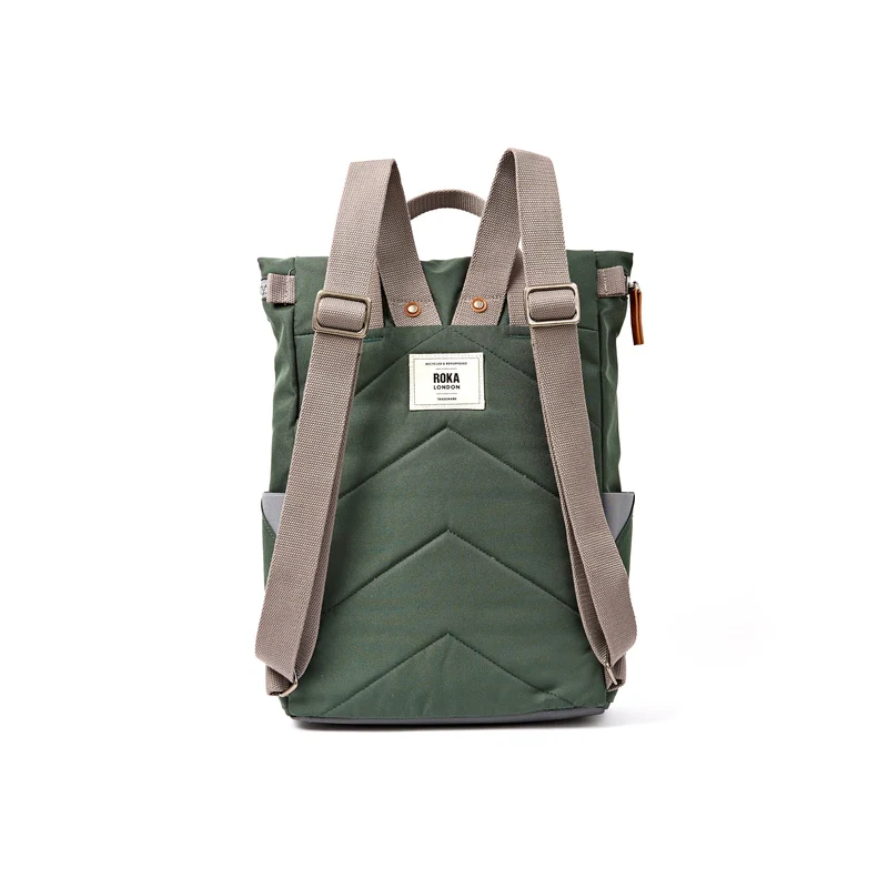 ROKA Finchley Eine mittelgroße Tasche aus recyceltem Canvas mit dem Aufdruck „Gewitter“.