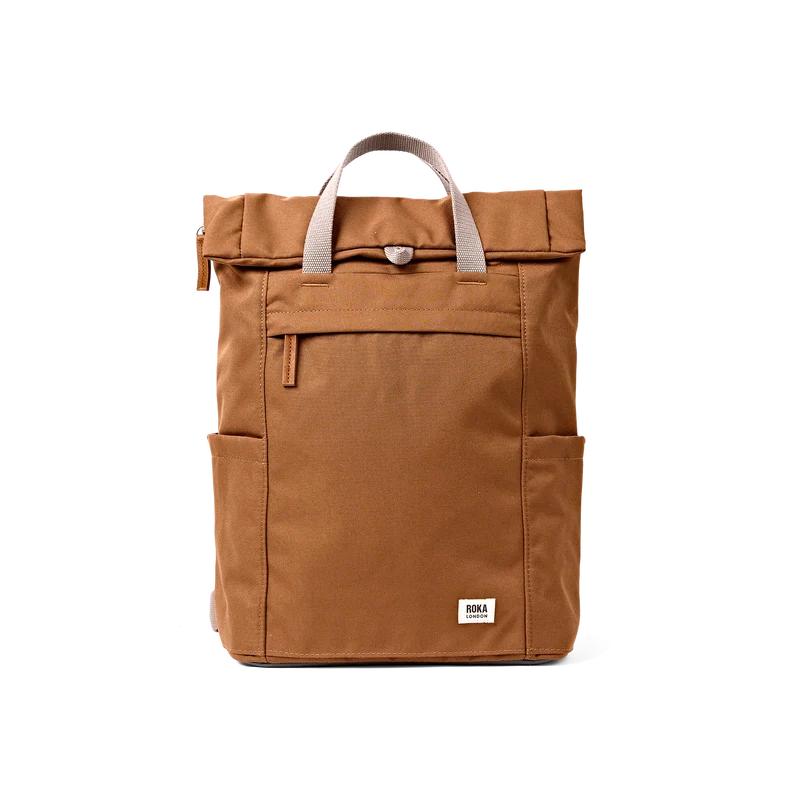 ROKA Finchley Eine große Tasche aus recyceltem Canvas in Zimtbraun