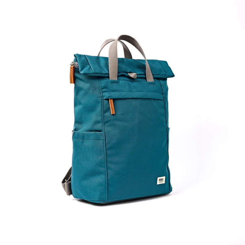 ROKA Finchley Eine große Tasche aus recyceltem Canvas in tiefem Türkis